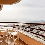 Guestready - Vibrant Flat W/ Balcony شقة