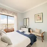 Guestready - Vibrant Flat W/ Balcony شقة