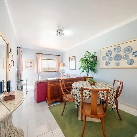 Guestready - Vibrant Flat W/ Balcony *