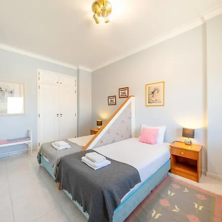 Guestready - Vibrant Flat W/ Balcony *