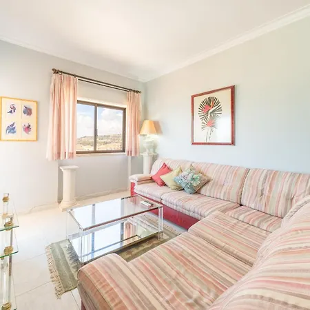 Guestready - Vibrant Flat W/ Balcony