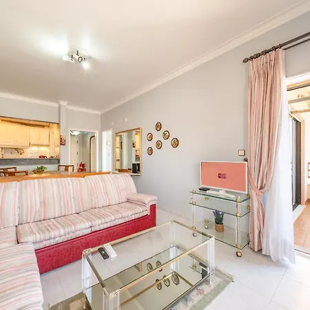 Guestready - Vibrant Flat W/ Balcony *