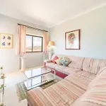 Guestready - Vibrant Flat W/ Balcony
