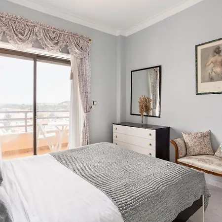 Joivy Vibrant Flat With Balcony *