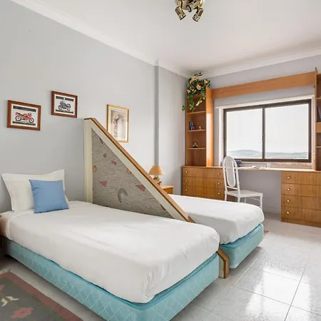 Joivy Vibrant Flat With Balcony *