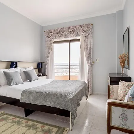 Guestready - Vibrant Flat W/ Balcony *