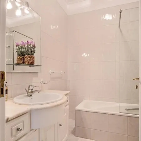 Appartement Guestready - Vibrant Flat W/ Balcony *