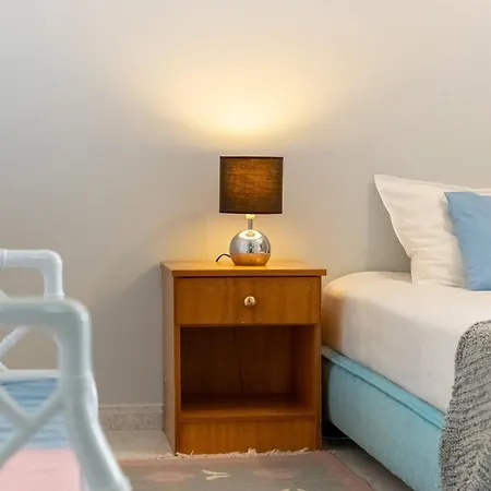 Guestready - Vibrant Flat W/ Balcony *