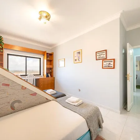 Guestready - Vibrant Flat W/ Balcony