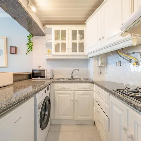 Guestready - Vibrant Flat W/ Balcony * Costa de Caparica