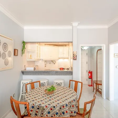 Lägenhet Guestready - Vibrant Flat W/ Balcony *