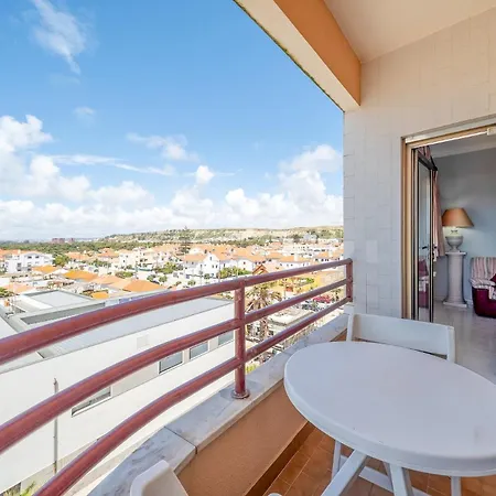 Guestready - Vibrant Flat W/ Balcony