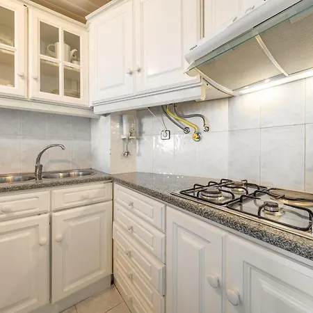 Guestready - Vibrant Flat W/ Balcony * Costa de Caparica