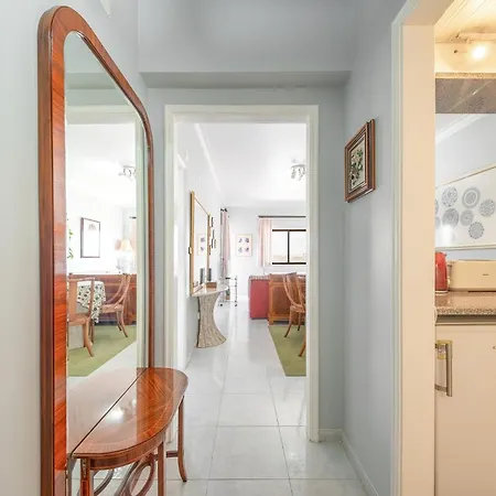 Guestready - Vibrant Flat W/ Balcony Lägenhet