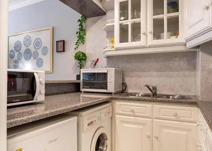 Guestready - Vibrant Flat W/ Balcony *