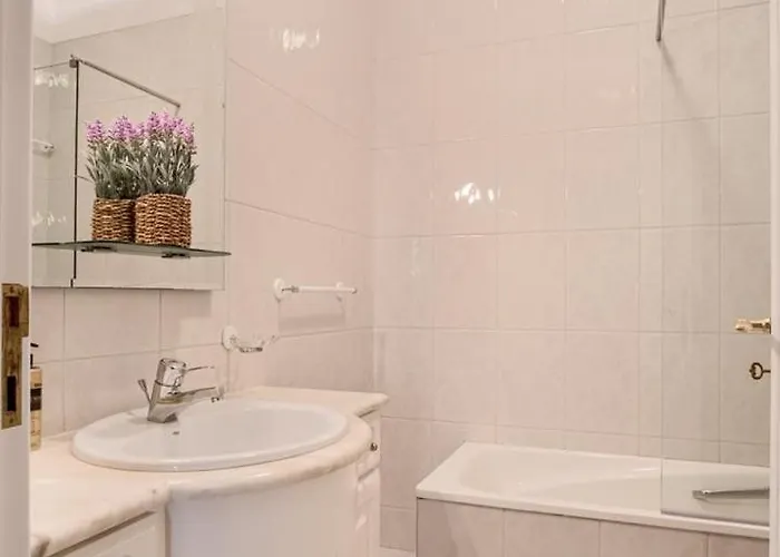 公寓 Guestready - Vibrant Flat W/ Balcony *